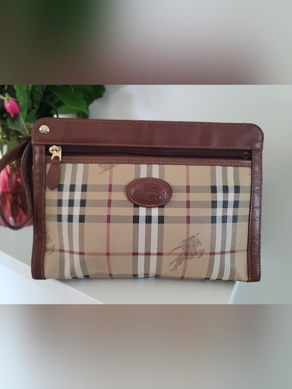 Vintage Burberry Check Clutch/Wristlet Bag – Classic beige check pattern.